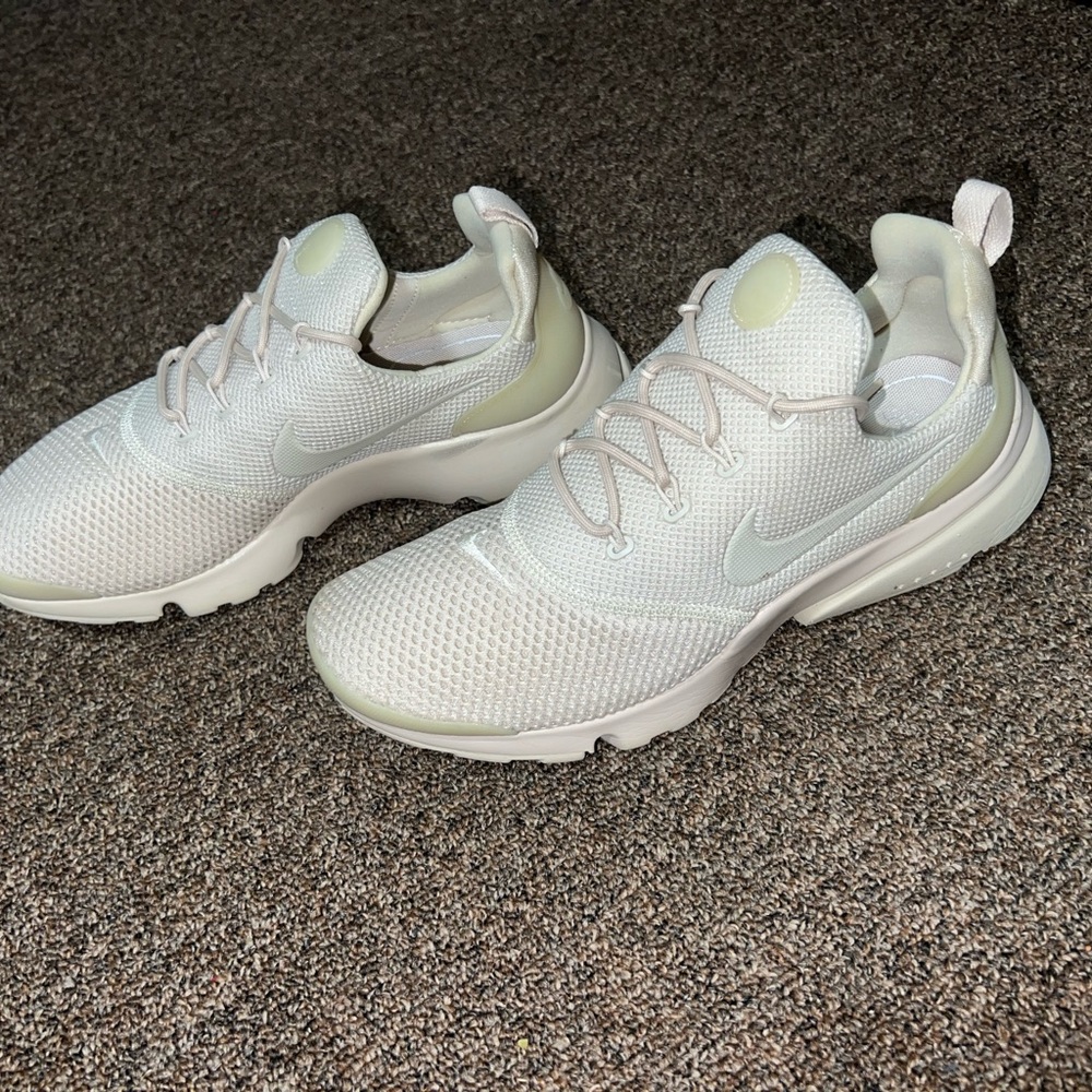 Nike Beige Sneakers